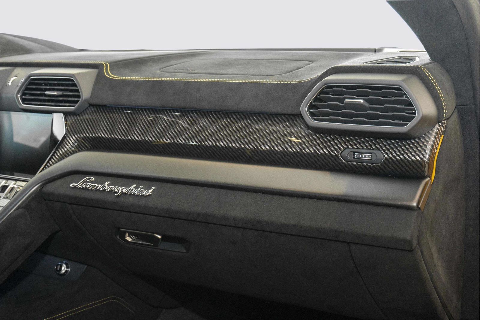 Used 2024 Lamborghini Urus Performante AWD/4WD image 48