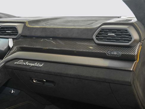 Used 2024 Lamborghini Urus Performante AWD/4WD image 48