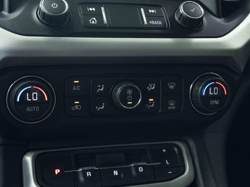 Used 2021 GMC Acadia SLE FWD image 33