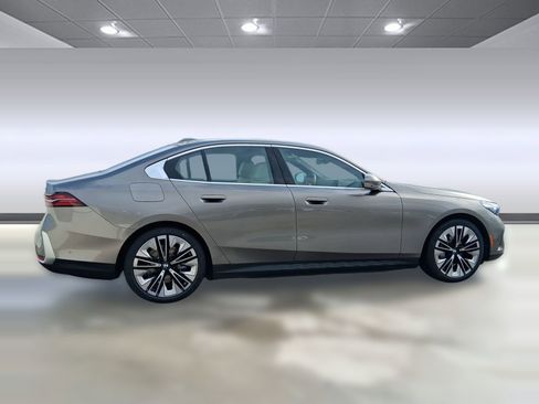 New 2026 BMW i5 eDrive40 w/ Premium Package image 7