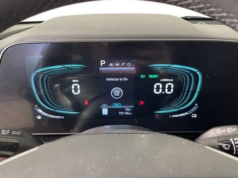 Certified 2023 Kia Niro EX FWD image 5