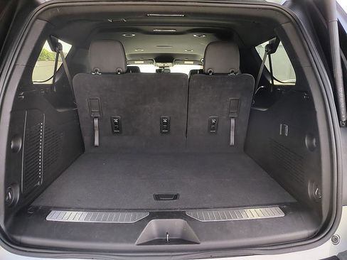 Used 2024 Chevrolet Suburban RST image 31