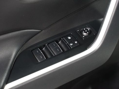 Certified 2025 Toyota RAV4 XLE FWD image 31