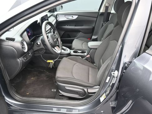 Used 2024 Kia Forte LXS FWD image 17