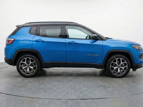 Used 2025 Jeep Compass Limited AWD/4WD image 11