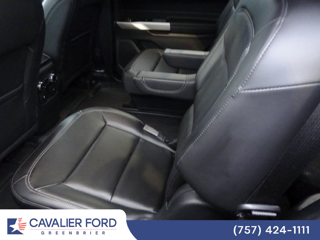 Used 2022 Ford Explorer XLT w/ Equipment Group 202A AWD/4WD image 18
