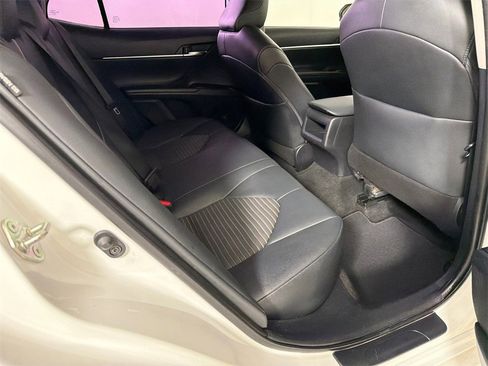 Used 2019 Toyota Camry SE image 15