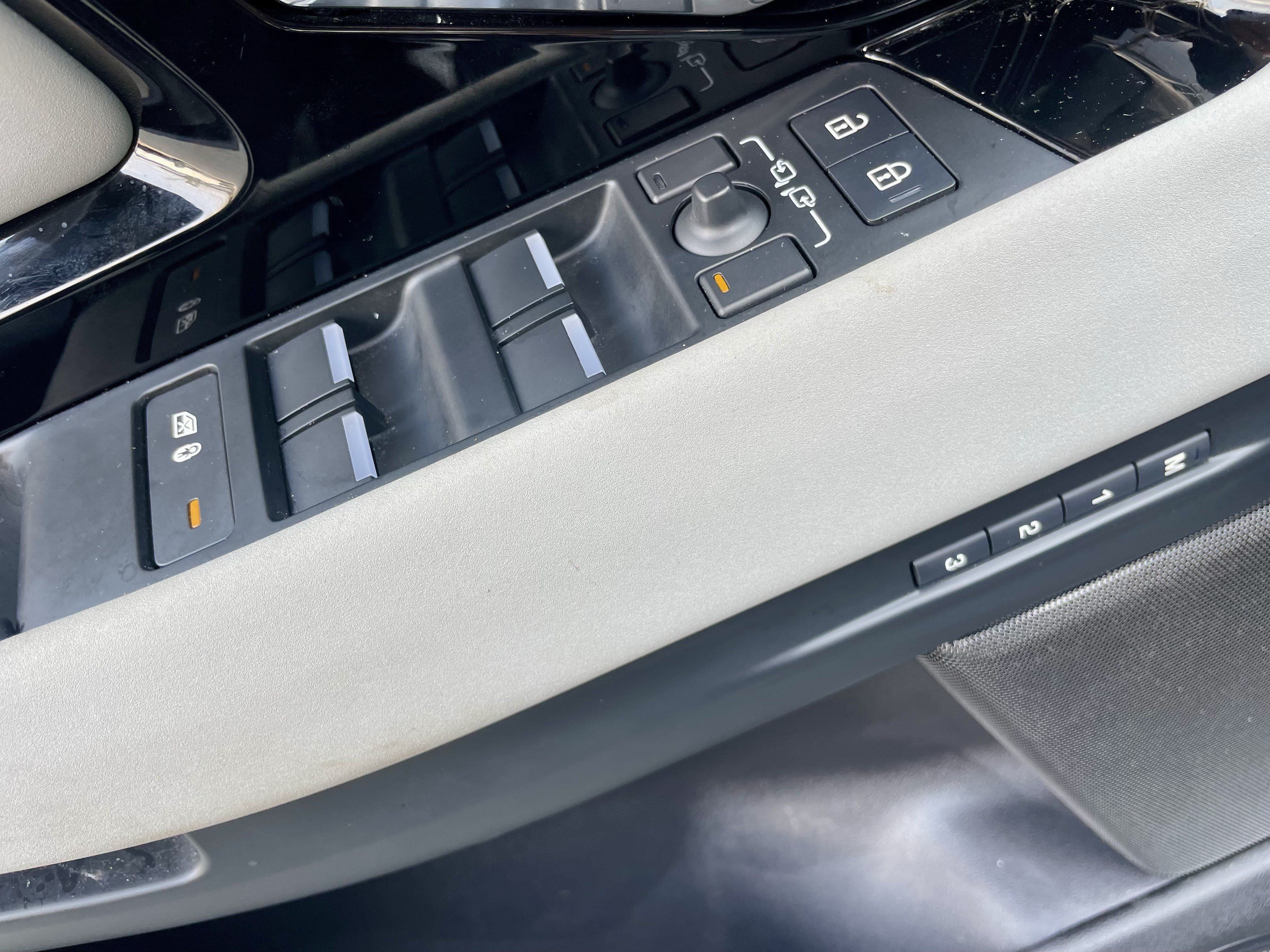 Certified 2025 Land Rover Range Rover Evoque Dynamic SE AWD/4WD image 11