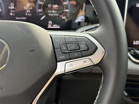 Used 2025 Volkswagen Tiguan S image 8