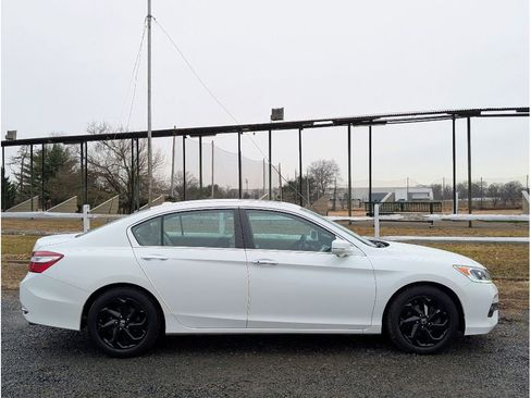 Used 2017 Honda Accord EX-L image 8