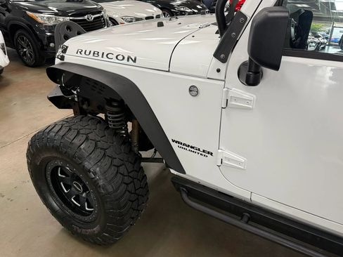 Used 2013 Jeep Wrangler Unlimited Rubicon AWD/4WD image 8