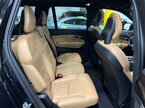 Used 2017 Volvo XC90 T6 Momentum w/ Vision Package image 18
