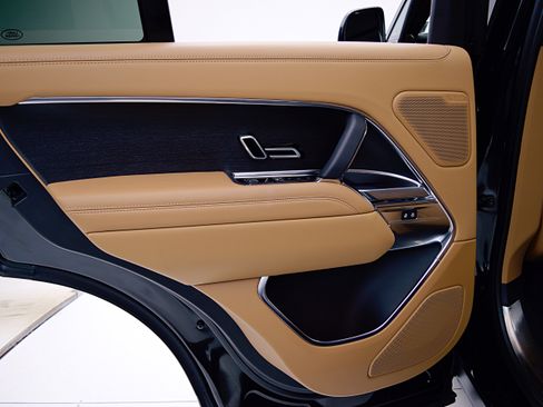 Used 2023 Land Rover Range Rover SE image 37