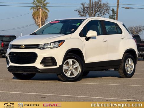 Used 2017 Chevrolet Trax LS image 1