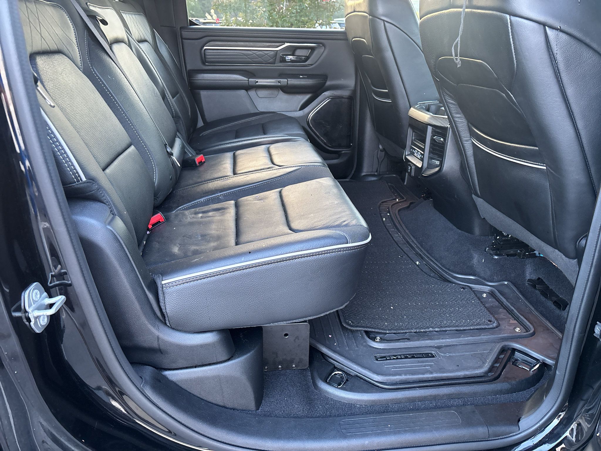 Used 2025 RAM 1500 Limited AWD/4WD image 12