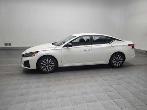 Used 2024 Nissan Altima 2.5 SV image 2