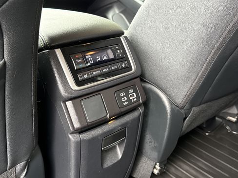 Certified 2023 Subaru Ascent Onyx Edition Limited AWD/4WD image 35