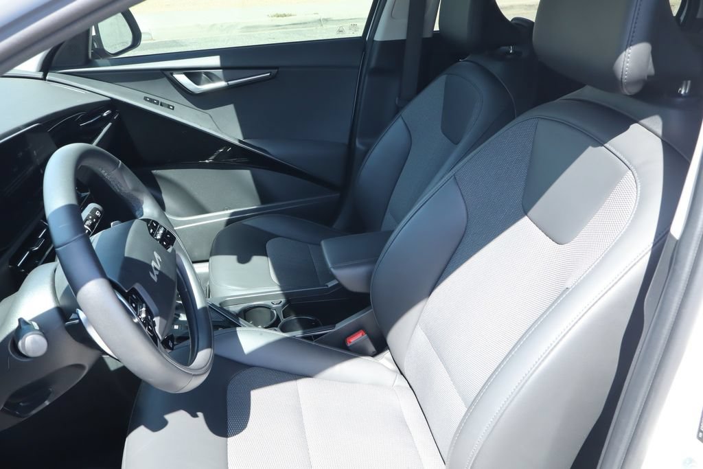 Used 2023 Kia Niro EX FWD image 19