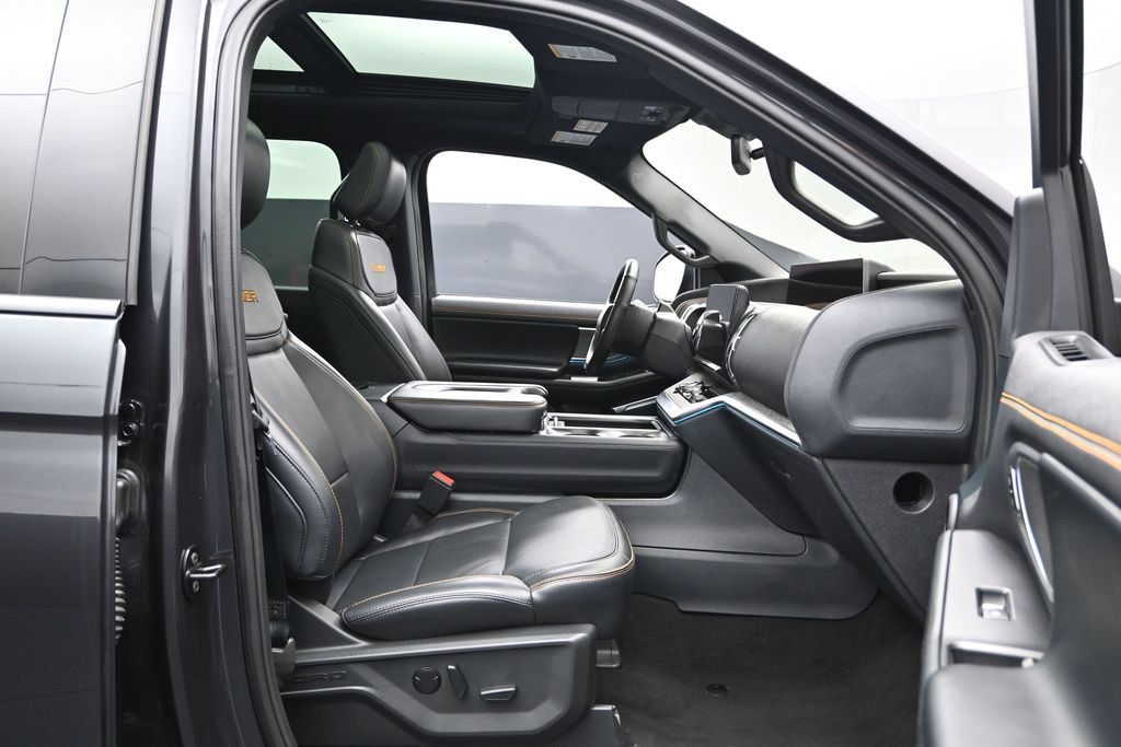 Used 2025 Ford Expedition Tremor AWD/4WD image 23