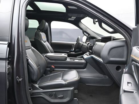 Used 2025 Ford Expedition Tremor AWD/4WD image 23