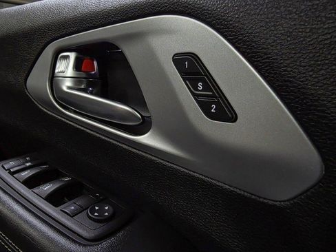 Used 2023 Chrysler Pacifica Touring-L w/ S Appearance Package FWD image 33