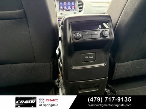 Used 2023 GMC Acadia SLE FWD image 24