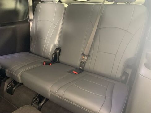 Used 2020 Buick Enclave Essence AWD/4WD image 8