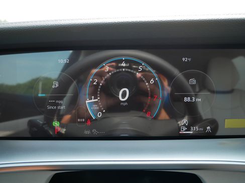 Certified 2025 Volkswagen Tiguan SE AWD/4WD image 12