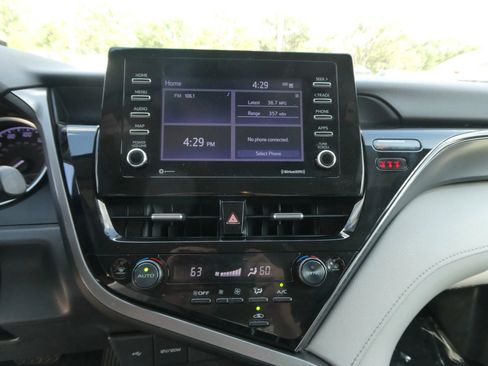 Used 2022 Toyota Camry LE image 20