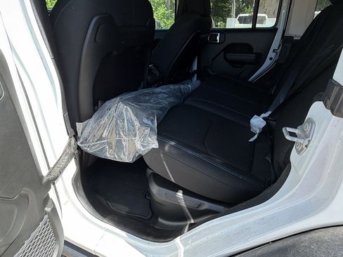 Used 2025 Jeep Wrangler Unlimited Rubicon 4xe w/ Convenience Group AWD/4WD image 24