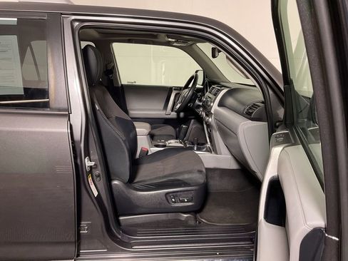 Used 2011 Toyota 4Runner SR5 w/ Convenience Pkg image 28