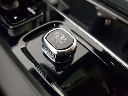 Used 2025 Volvo V60 B5 Cross Country Plus image 35