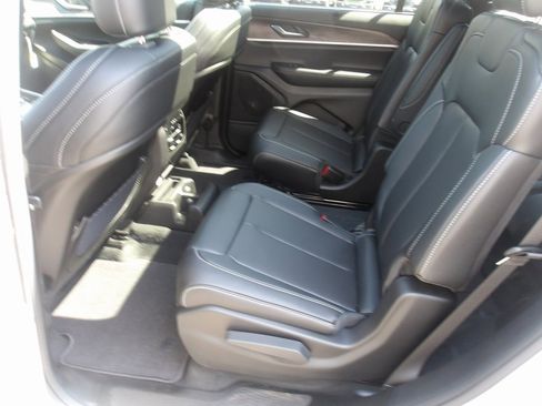 New 2025 Jeep Grand Cherokee L Limited w/ Luxury Tech Group II image 16