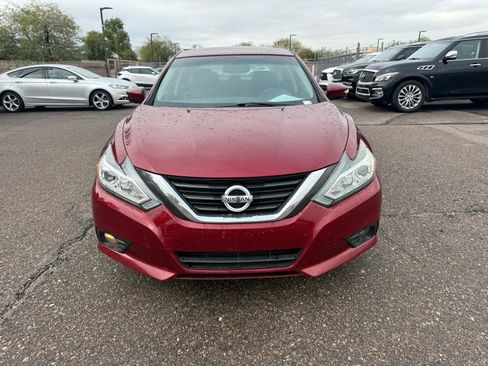 Used 2017 Nissan Altima 2.5 SL w/ Moonroof Package image 2