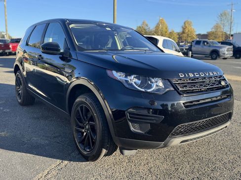 Used 2018 Land Rover Discovery Sport SE image 3