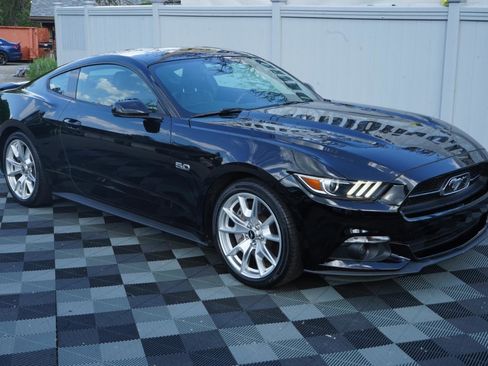 Used 2015 Ford Mustang GT Premium w/ Equipment Group 401A RWD image 2