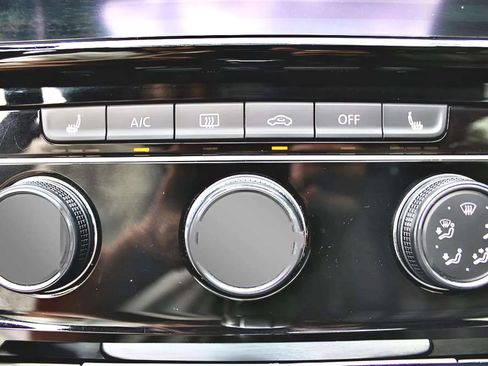 Used 2018 Volkswagen GTI SE image 19