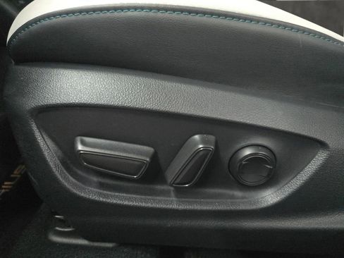 Used 2019 Toyota Prius Prime Premium image 35