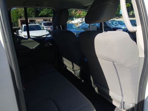 Used 2019 Nissan Frontier SV AWD/4WD image 14