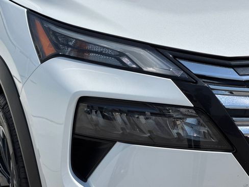 Used 2025 Nissan Rogue SV AWD/4WD image 12