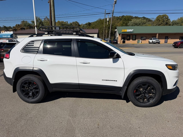 Used 2022 Jeep Cherokee Latitude w/ Trailer Tow Group AWD/4WD image 9