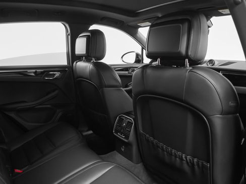 Certified 2026 Porsche Macan AWD/4WD image 26