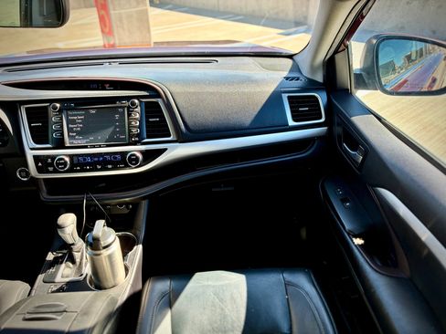 Used 2019 Toyota Highlander XLE FWD image 52