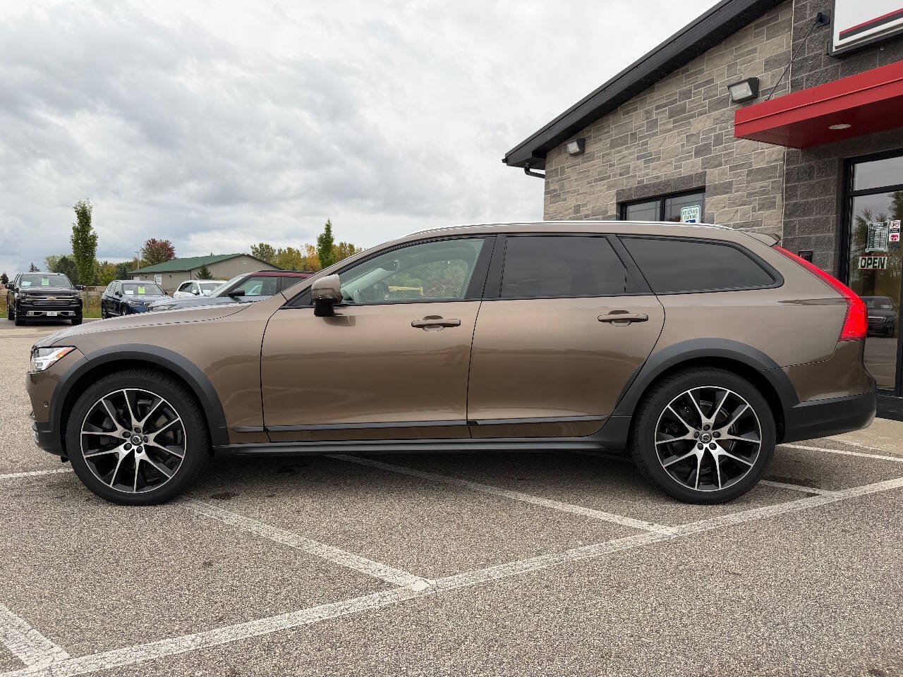 Used 2018 Volvo V90 T6 Cross Country w/ Convenience Package AWD/4WD image 7