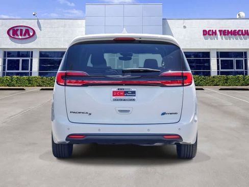 Used 2022 Chrysler Pacifica Touring-L w/ Uconnect Theater Family Group FWD image 5