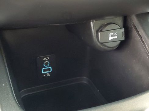 Used 2019 Dodge Journey SE image 18