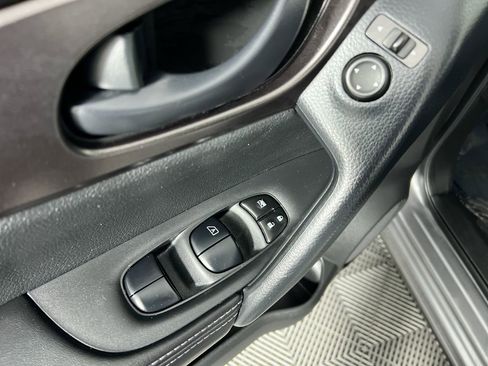 Used 2020 Nissan Rogue Sport S image 13