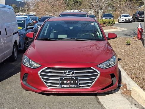 Used 2017 Hyundai Elantra SE image 2