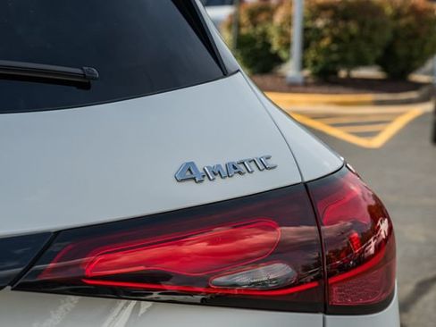 Used 2023 Mercedes-Benz GLC 300 4MATIC image 8