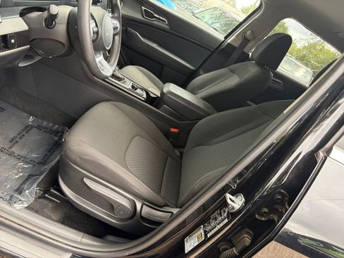 Used 2025 Kia Sportage LX FWD image 34